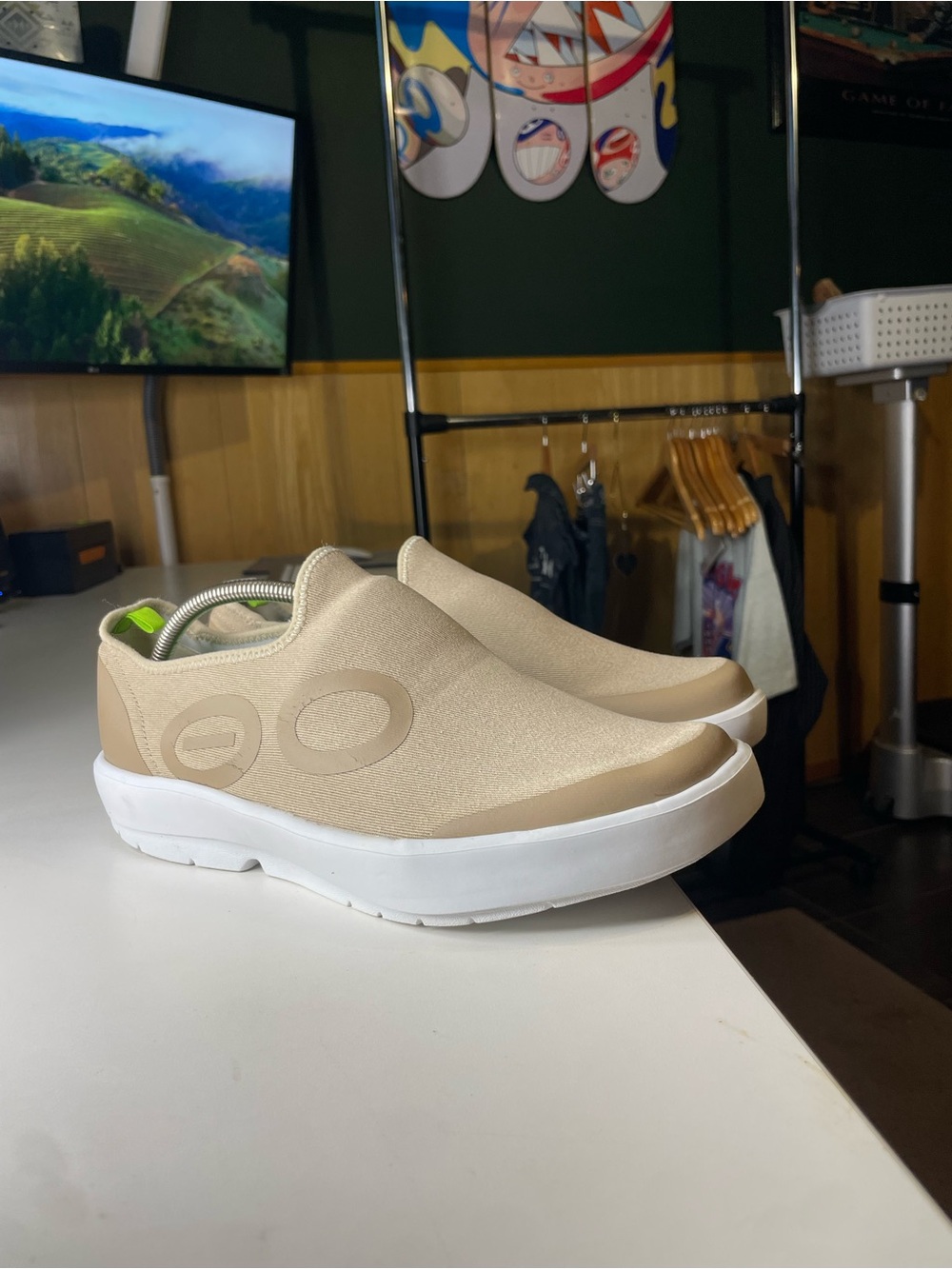 OOFOS OOmg eeZee Low - White/ Taupe 10.5